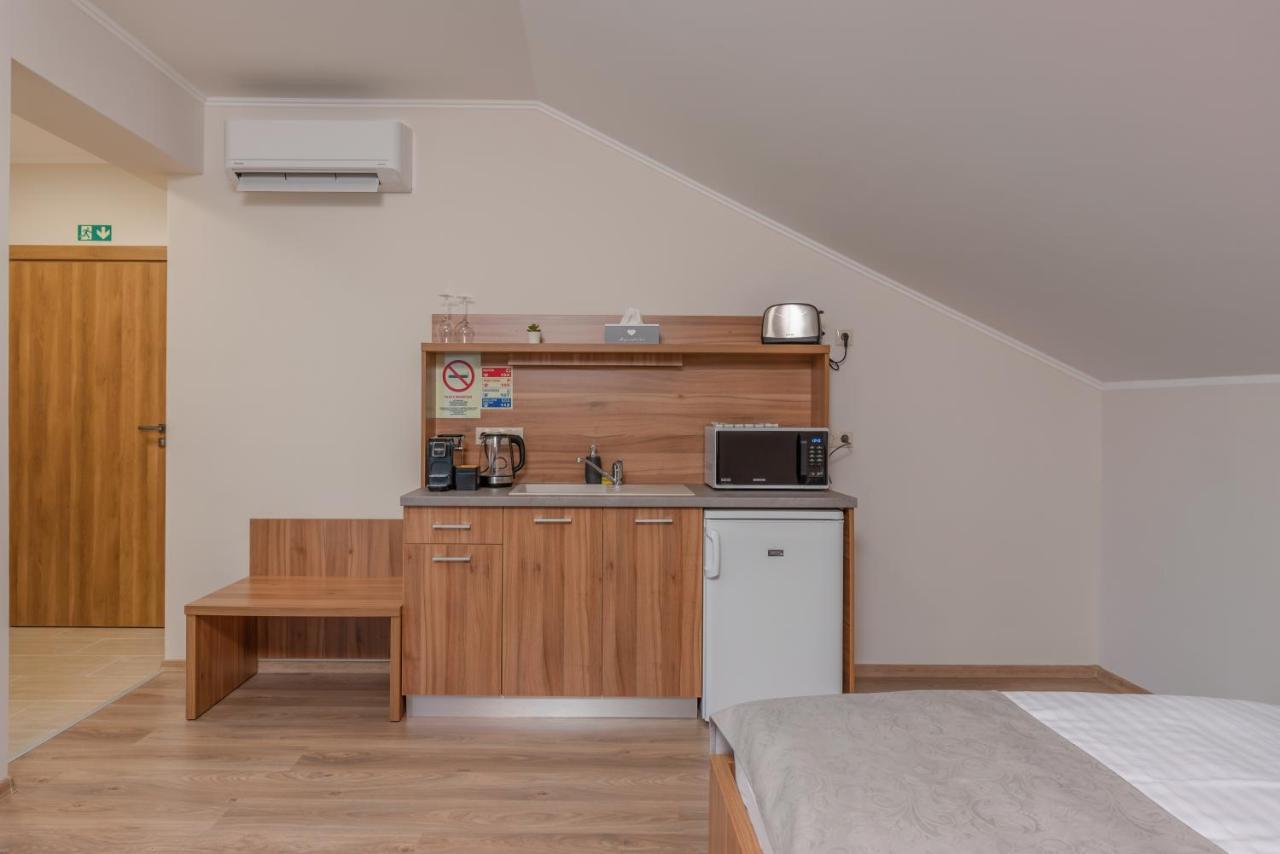 Hidfo Apartman-Nyugalom Szigetei Дьюла Екстер'єр фото
