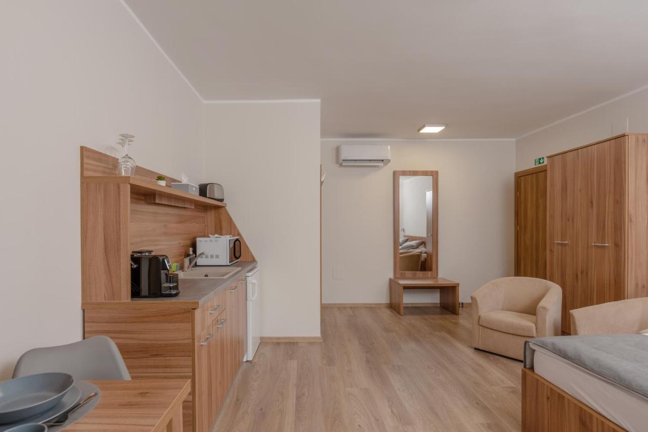 Hidfo Apartman-Nyugalom Szigetei Дьюла Екстер'єр фото