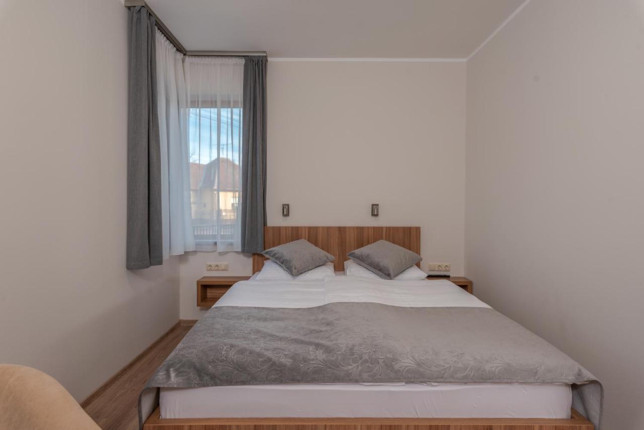 Hidfo Apartman-Nyugalom Szigetei Дьюла Екстер'єр фото