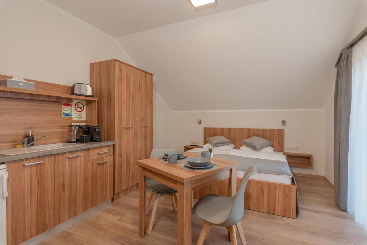Hidfo Apartman-Nyugalom Szigetei Дьюла Екстер'єр фото