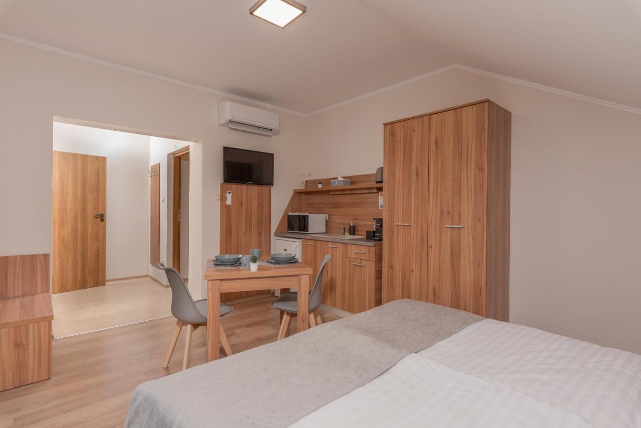 Hidfo Apartman-Nyugalom Szigetei Дьюла Екстер'єр фото